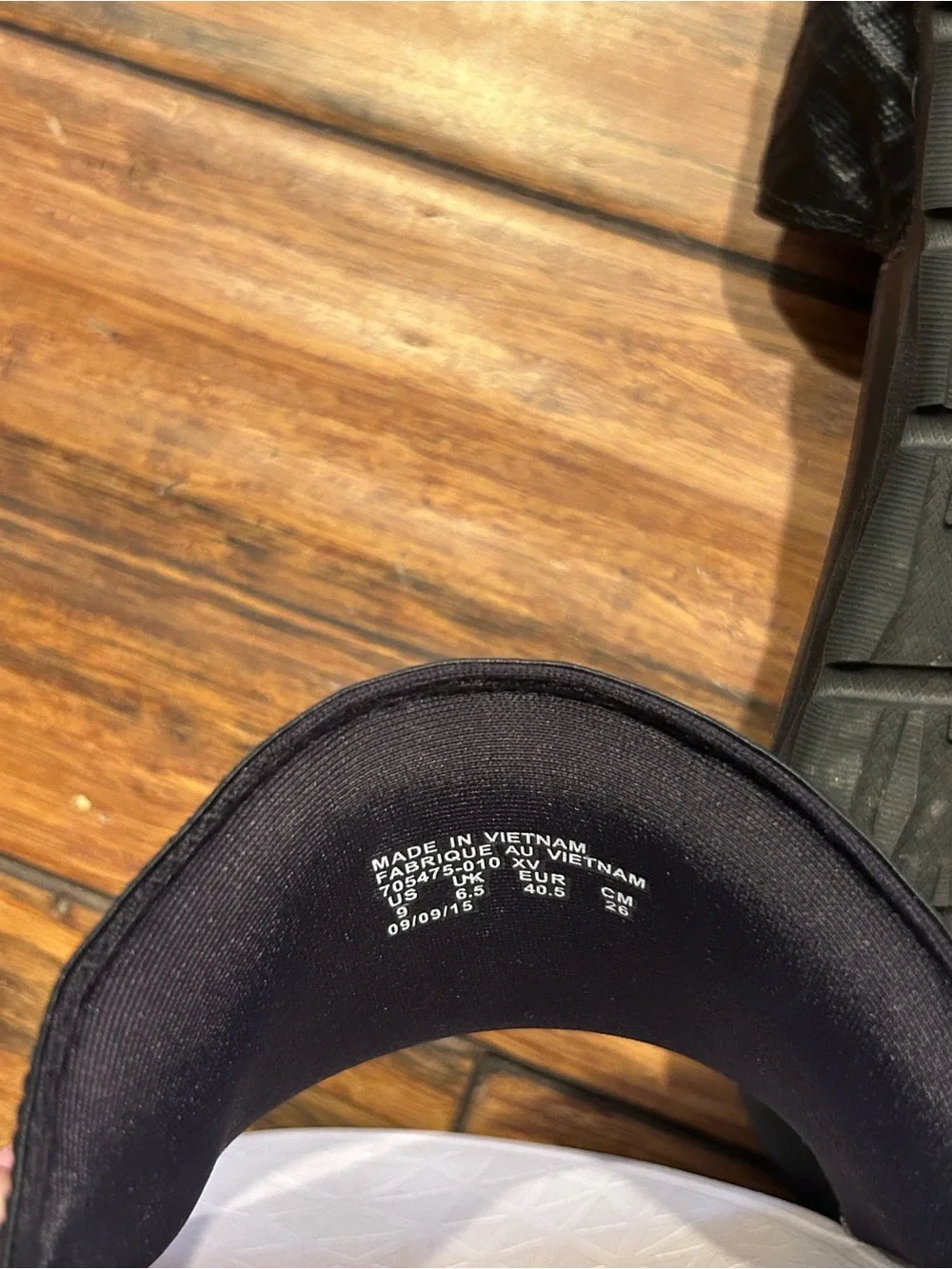 Nike Benassi SolarSoft Slides. Black/white. Very good condition. Size 9.